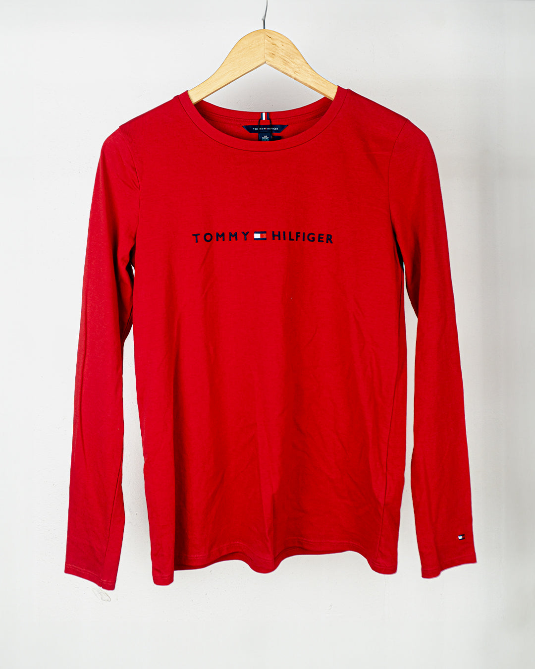 Playera Tommy Hilfiger Roja manga larga