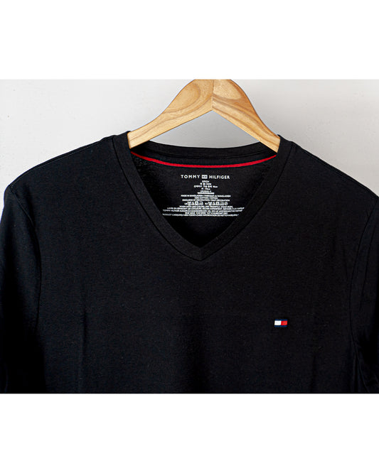 Playera Tommy Hilfiger, negro liso.