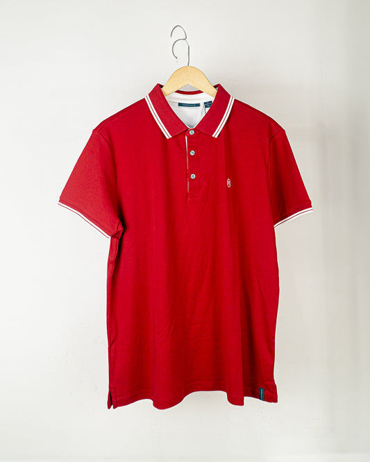 Playera tipo polo Perry Ellis, Roja con detalle blanco en el cuello.