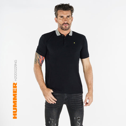 Camisa tipo polo HUMMER, negra con detalles en cuello.